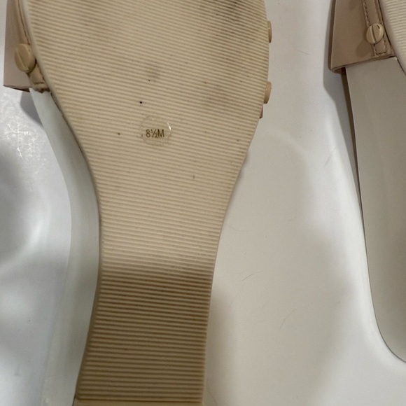 Tory Burch Cream and White 3-1/4” Wedge Sandals (sz 8.5) - Picture 7 of 8